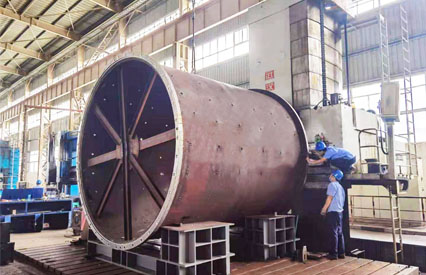 大型數(shù)控鏜銑床加工筒體斷面